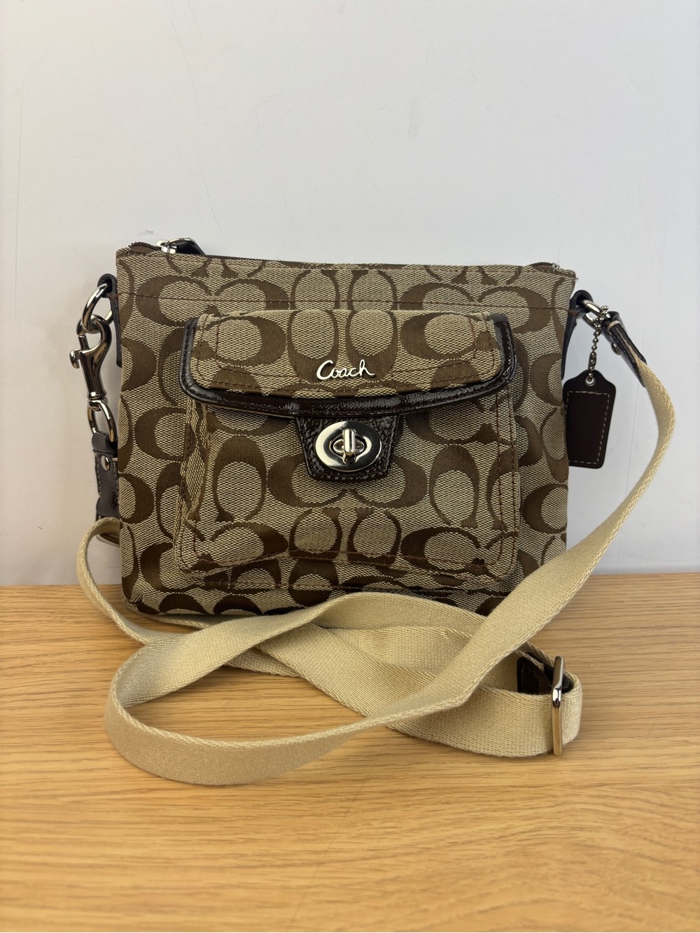 Y2K Coach Penelope Signature Canvas Swingpack Crossbody Brown Patent Trim - Picture 1 of 11